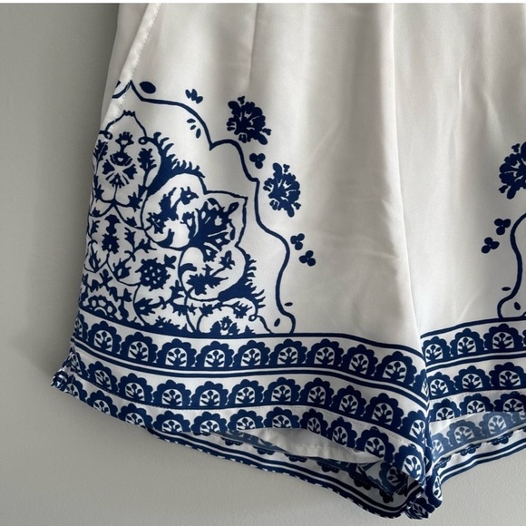 Dynamite High Waist White and Blue Patterned Shorts - Picture 2 of 3